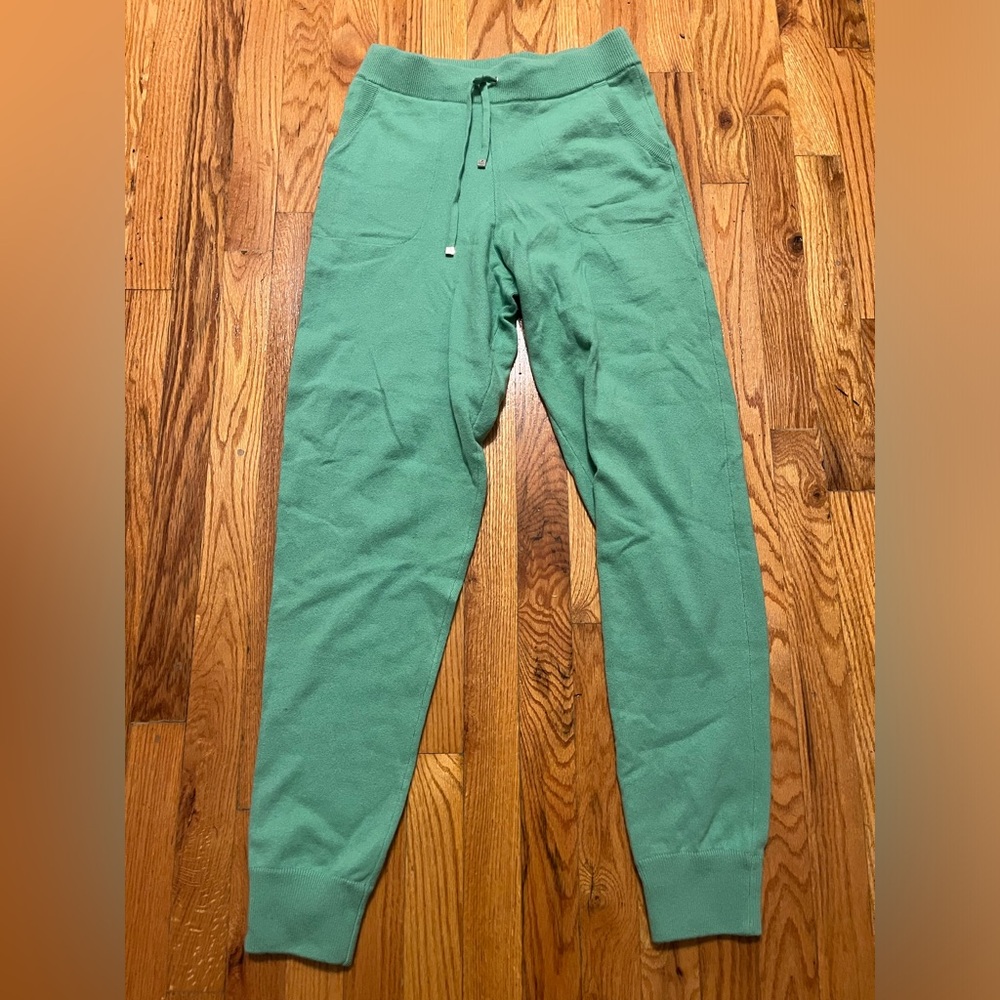 Green cashmere sweatpants